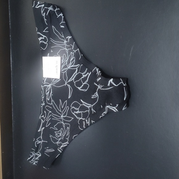 XS 2 pairs briefs, 4 thongs and 3 bikini style panties - Picture 5 of 10